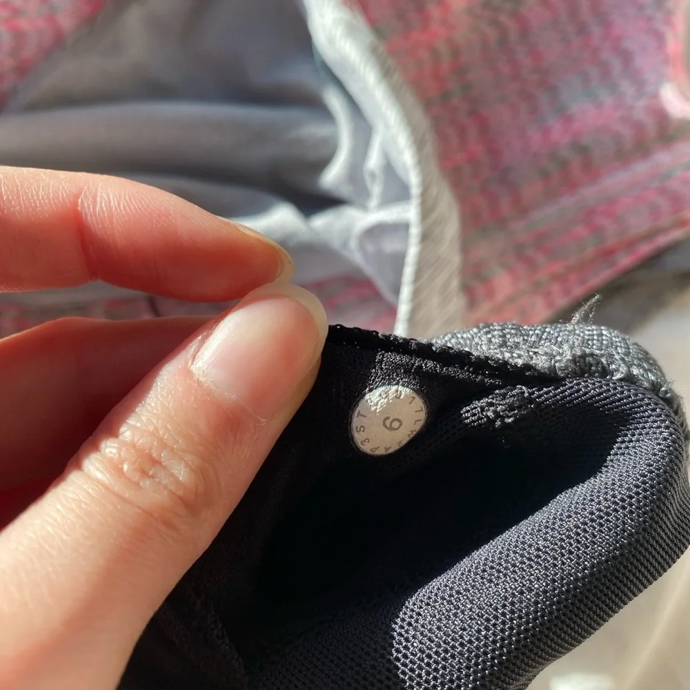 Like new Lululemon free to be dark grey patterned bra - Picture 3 of 3